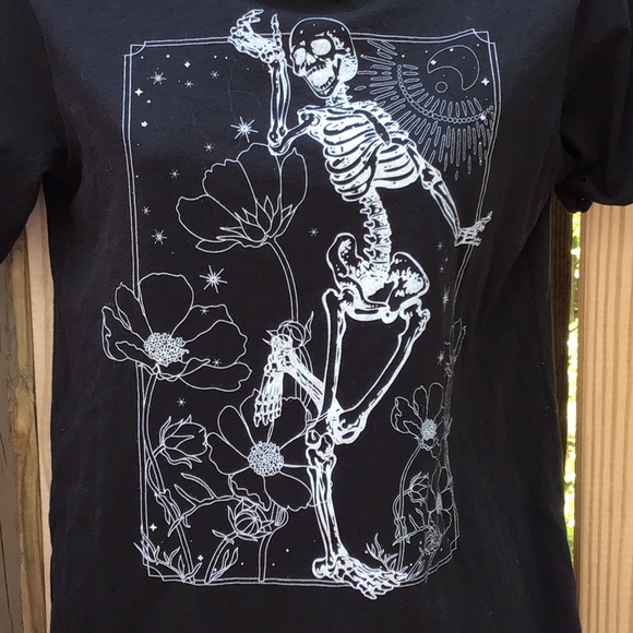 Astrology & Skeleton Tops! Large, Fit Medium - Picture 9 of 11